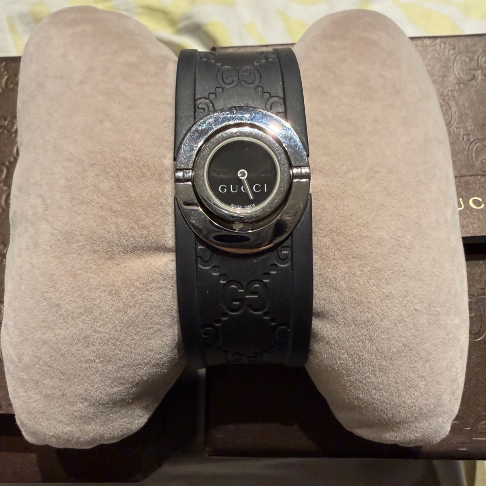 Gucci Gucci The Twirl Watch Black Stainless Steel Vintage Rubber band
